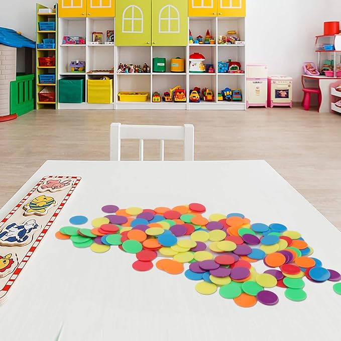 Coopay 900 Pieces Counters Counting Chips Plastic Markers Mixed Colors for Bingo Chips Game Tokens, Contain Orange, Blue, Green, Yellow, Red, Purple Colors