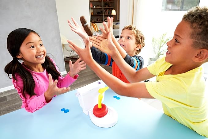 Mattel Games Flushin' Frenzy Kids Game, Family Game with Toilet & Plunger, Grab the Flying Poop for 2-4 Players