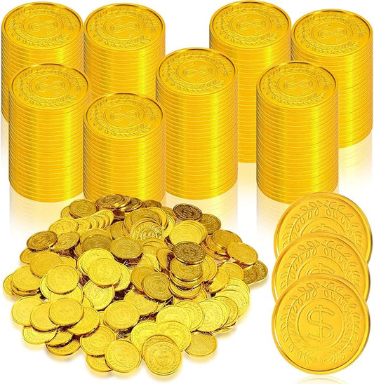 Hanaive 800 Pcs Plastic Pirate Coins Gold Treasure Spanish Doubloon Fake St. Patricks Toy Coin for Kids Board Games Pirate Party Cosplay Teachers Classroom Reward (Gold, Classic)
